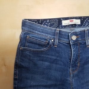 Levi's 525 Straight Leg Mid Rise Jeans